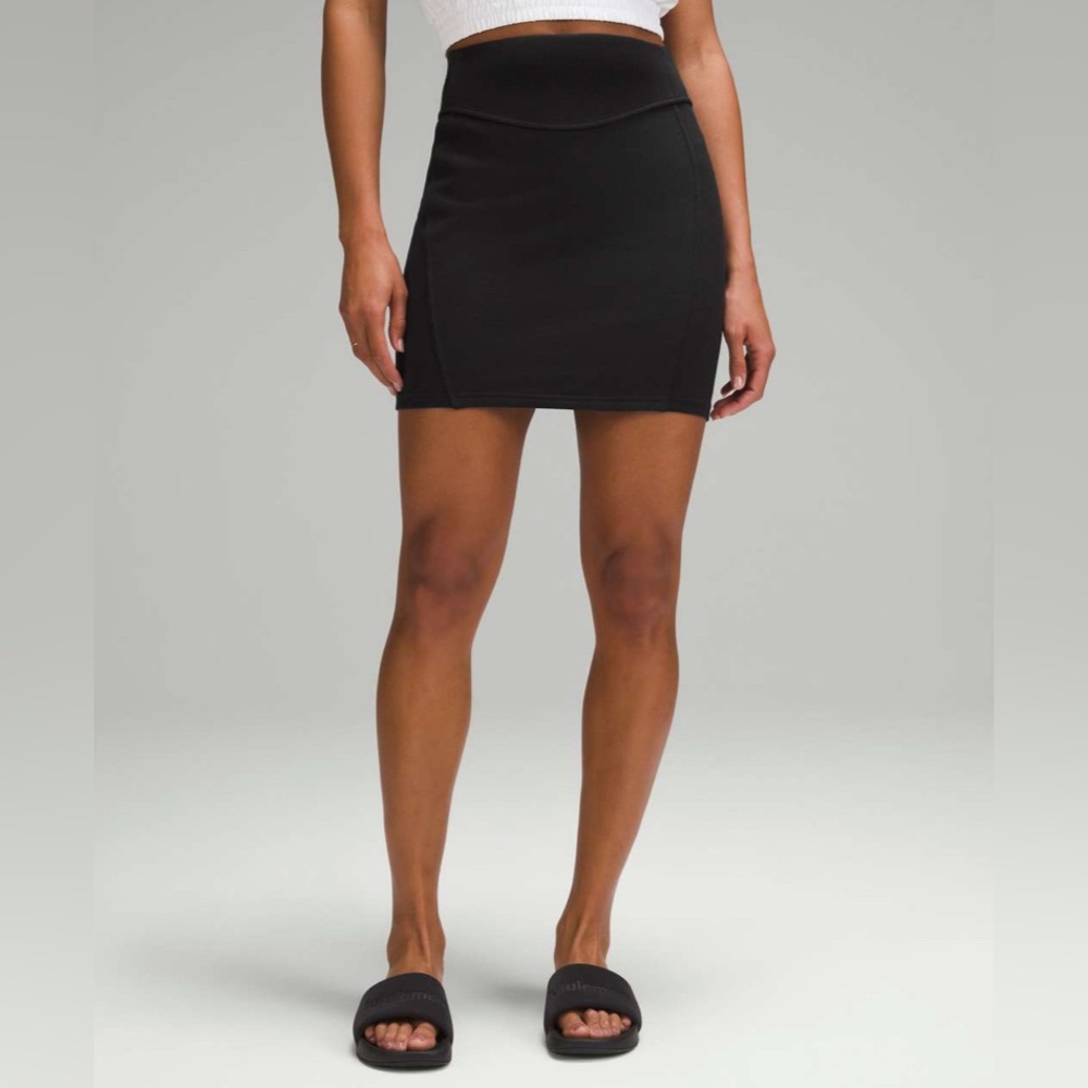 Lululemon Scuba High-Rise Mini Skirt
Black (multiple sizes)